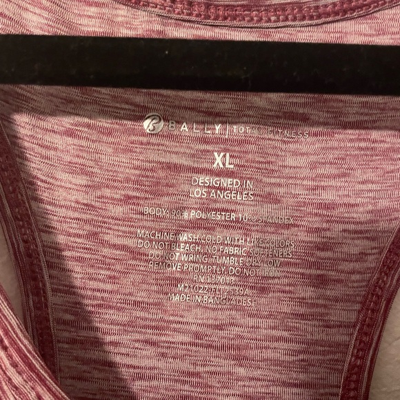 NWT Flowy Racer Back Workout Tank - Picture 5 of 6